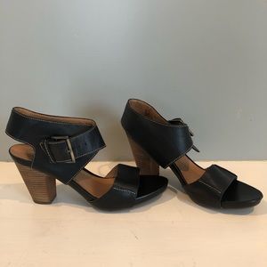 CLARKS Block Heel Sandal